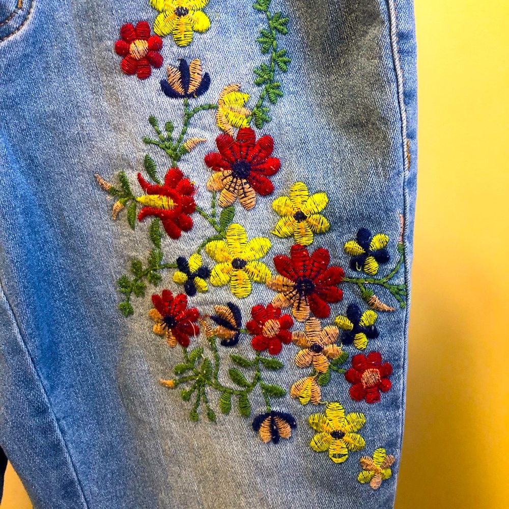 Earl Jean embroidered skinny ankle jean size 8